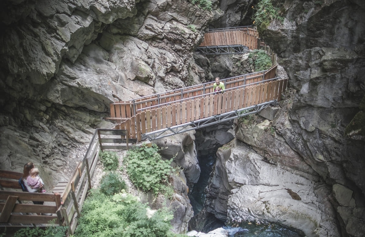Wandern bei der Gilfenklamm bei Sterzing in Südtirol